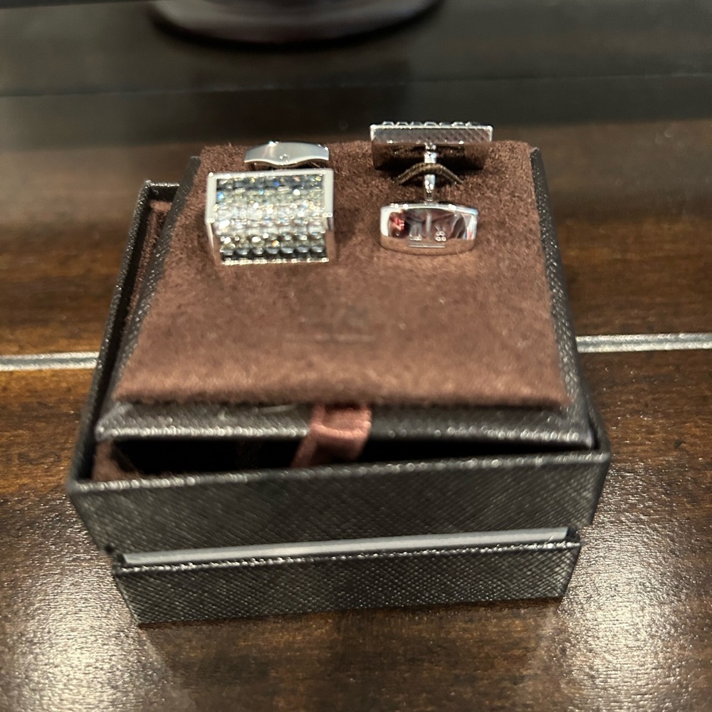 NWOT RT by TATEOSSIAN Swarovski Crystal Cuff Links